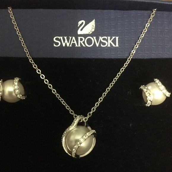Swarovski gorgeous set - Picture 2 of 3